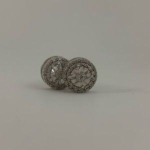 Simple rhinestone stud earrings